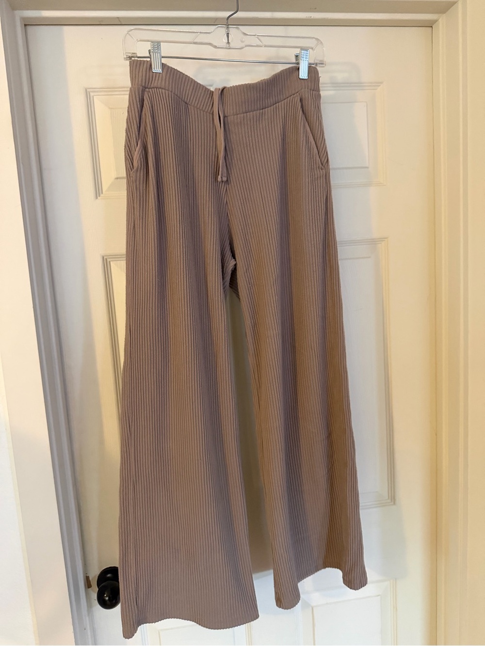Abercrombie & Fitch Ribbed Wide-Leg Track Pants in Taupe sz Small